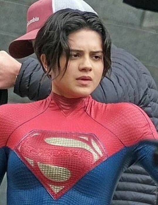 Penampakan Supergirl yang diperankan Sasha Calle (Twitter/TomTaylorMade) Penampakan Supergirl yang diperankan Sasha Calle (Twitter/TomTaylorMade)