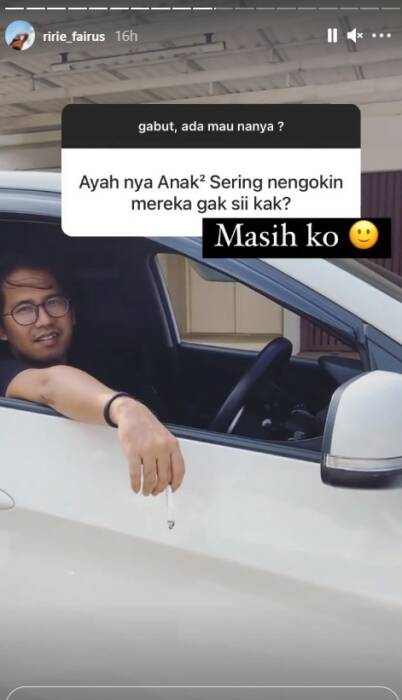 Ayus Sabyan saat datang ke rumah mantan istrinya. (Instagram/@ririe_ ayus sabyan masih sering menjenguk anak-anaknya