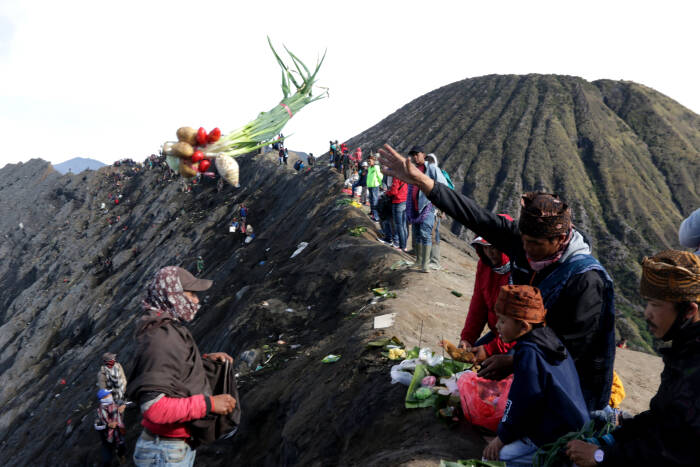 ANTARA FOTO/Budi Candra Setya RITUAL YADNYA KASADA