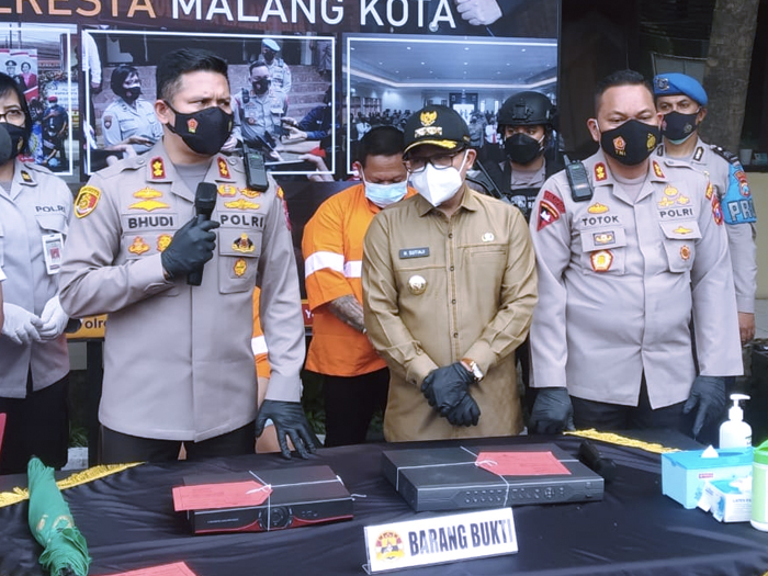 Konferensi pers kasus bos aniaya karyawati di Malang, Jawa Timur. (Dok. Polres Malang Kota) penganiayaan