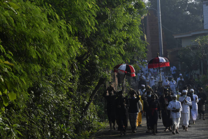 ANTARA FOTO/Zabur Karuru Umat Hindu melaksanakan Upacara Nata Jagad