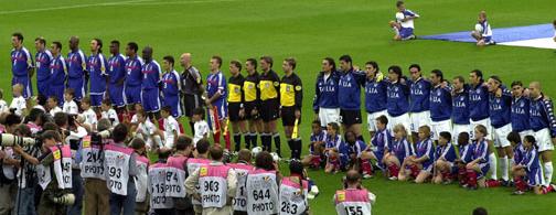2000 - Prancis menjadi juara  Eropa UEFA 2000