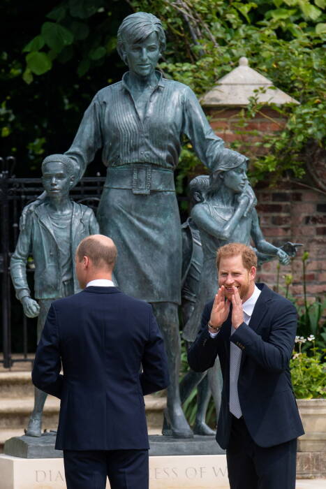 Patung Putri Diana.