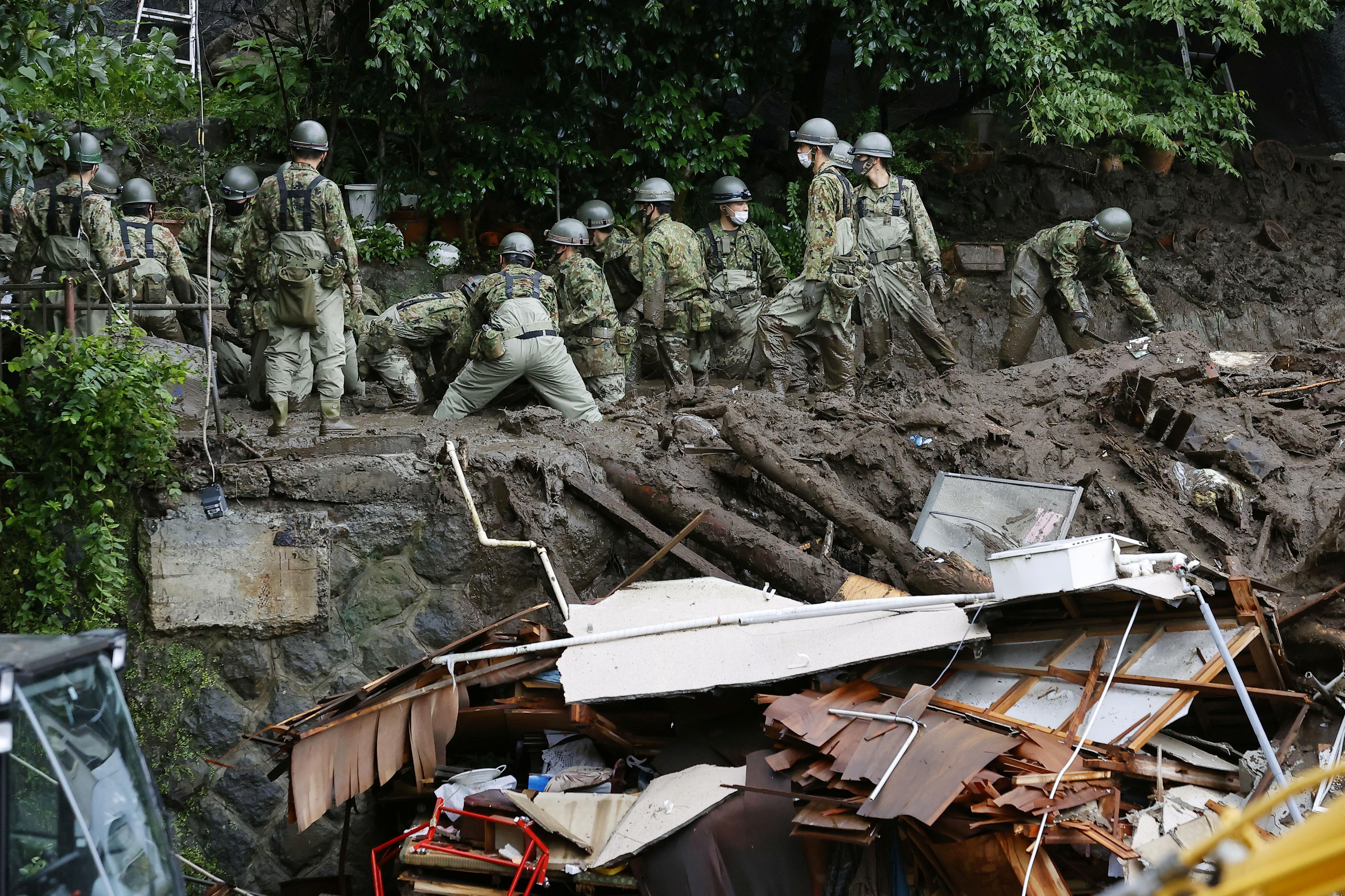 Longsor di Atami, Jepang. (photo/REUTERS/KYODO) longsor di jepang