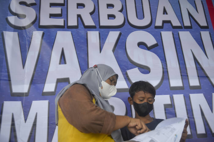 ANTARA FOTO/M Risyal Hidayat OPERASI SERBUAN VAKSINASI WARGA KEPULAUAN SERIBU