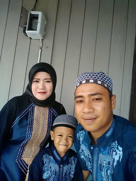 Kino Raharjo, Lina Safitri, dan anak mereka Vino (Facebook/KiNo Raharjo) Kino Raharjo, Lina Safitri, dan anak mereka Vino