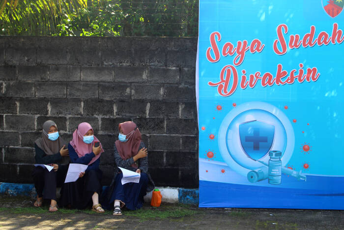 ANTARA FOTO/Jessica Helena Wuysang SERBUAN VAKSINASI COVID-19 DI LANUD SUPADIO