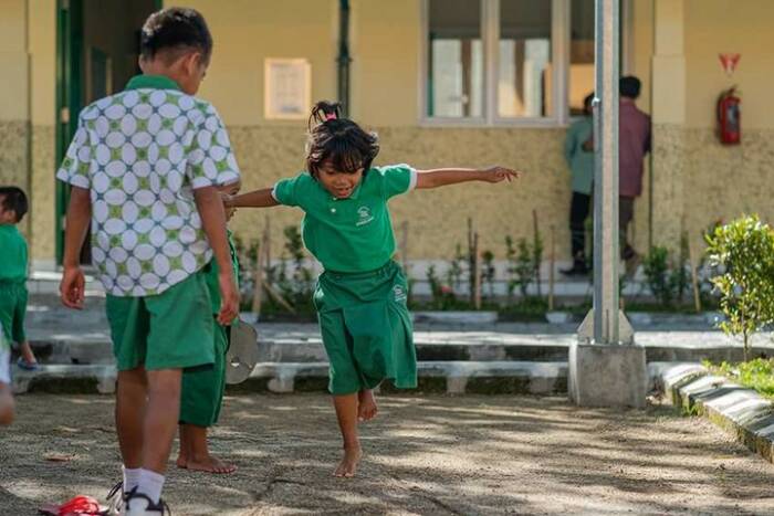 7 Permainan Tradisional Indonesia dan Cara Bermainnya, Seru! | Indozone.id - Permainan Tradisional Petak Umpet Dan Cara Bermainnya