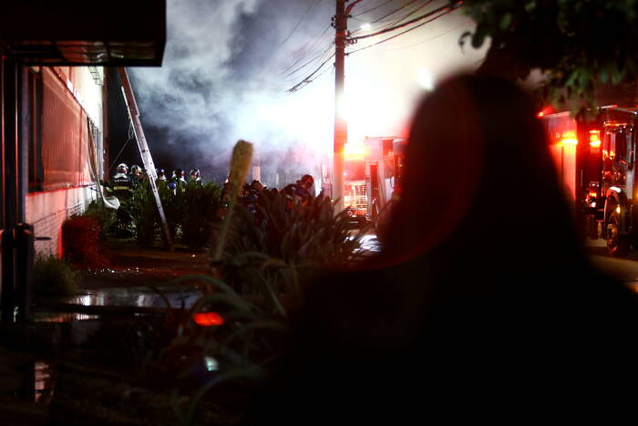 REUTERS/Carla Carniel Kebakaran di Cinemateca Brasileira di Sao Paulo