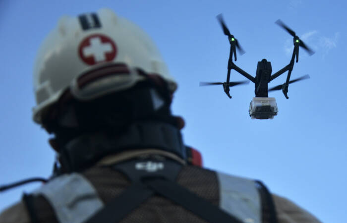 ANTARA FOTO/Abriawan Abhe MENGANTAR OBAT MENGGUNAKAN DRONE