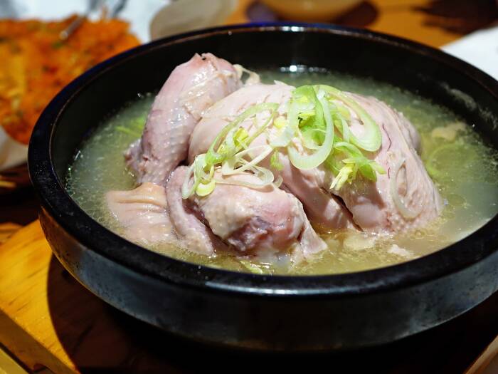 Sup ayam makanan untuk teman COVID-19 (photo/pixabay/cegoh) makanan untuk teman covid