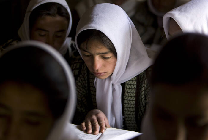 Anak-anak perempuan Afghanistan terancam tidak bisa sekolah lagi