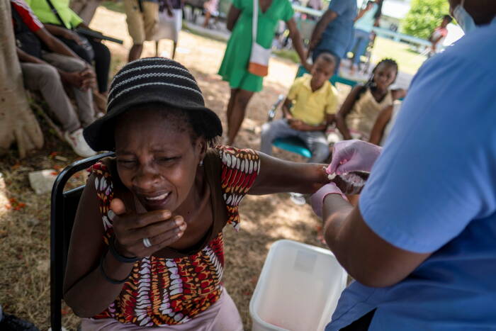 REUTERS/Ricardo Arduengo Pasca gempa berkekuatan 7,2 di Les Cayes.