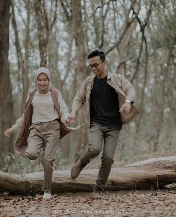 7 Inspirasi Foto Prewedding Outdoor, Sederhana Dan Unik! - Indozone ...