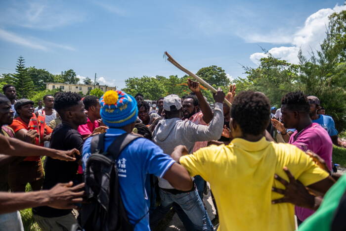 REUTERS/Ricardo Arduengo Pasca gempa berkekuatan 7,2 di Les Cayes.