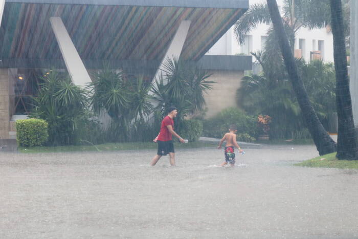 REUTERS/Jesus Bustamante Badai Nora menghantam pantai Meksiko