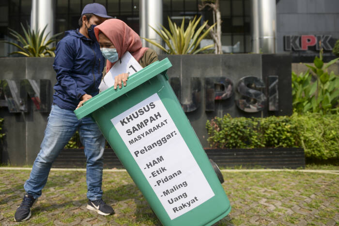 ANTARA FOTO/M Risyal Hidayat AKSI KOALISI MASYARAKAT SIPIL ANTIKORUPSI