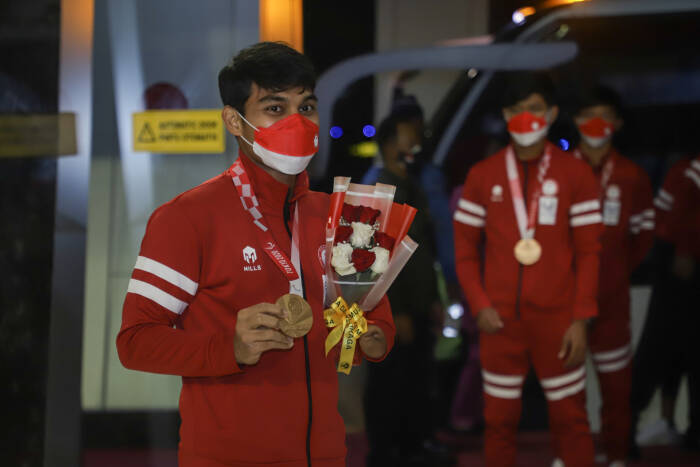 Peraih medali perunggu Cabor Para Badminton Suryo Nugroho berpose (ANTARA FOTO/Fauzan) Peraih medali perunggu Cabor Para Badminton Suryo Nugroho berpose (ANTARA FOTO/Fauzan)