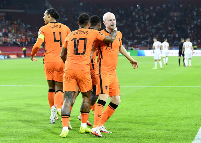 Davy Klaassen dari Belanda merayakan gol pertama mereka (REUTERS/Piroschka Van De Wouw) Davy Klaassen dari Belanda merayakan gol pertama mereka