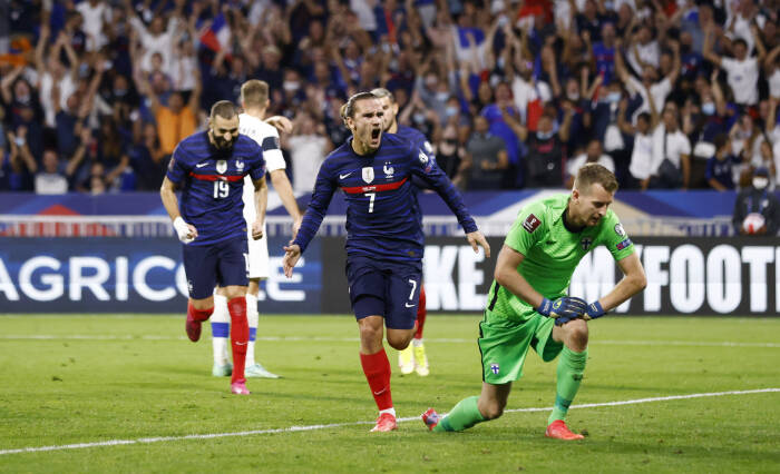 Antoine Griezmann dari Prancis merayakan gol pertama mereka (REUTERS/Stephane Mahe) Antoine Griezmann dari Prancis merayakan gol pertama mereka