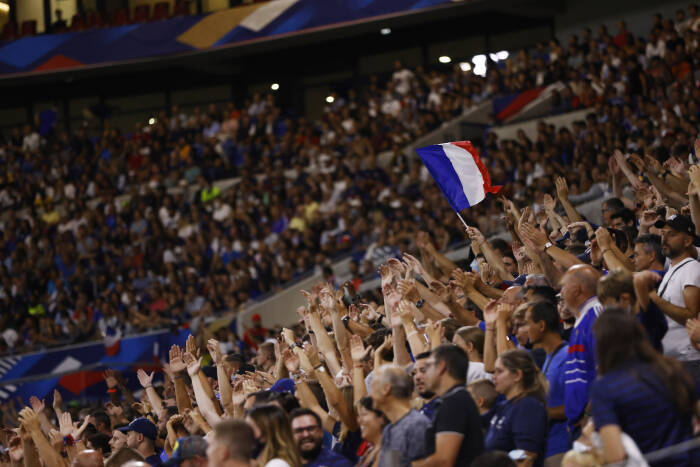 Fans Prancis selama pertandingan (REUTERS/Stephane Mahe) Fans Prancis selama pertandingan