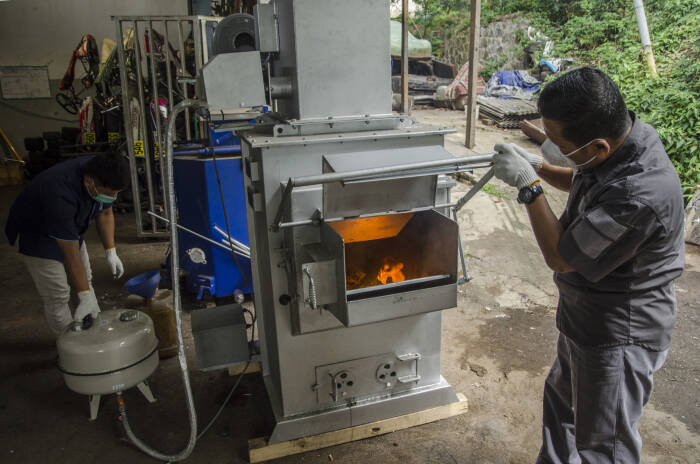 ANTARA FOTO/Novrian Arbi PENGEMBANGAN MESIN PENGOLAH SAMPAH DI BANDUNG