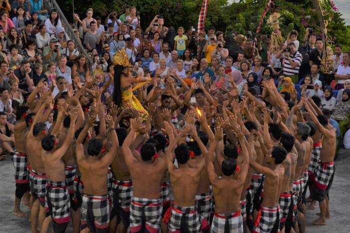 Sejarah Tari Kecak Berasal Dari Bali Dan Pola Lantainya Indozone Life