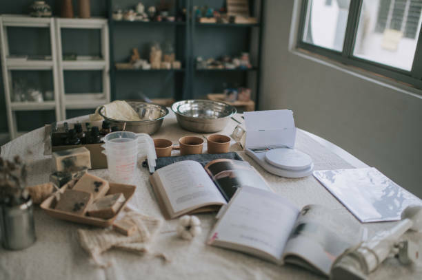 hoarding (Pixabay/Edwin Tan)