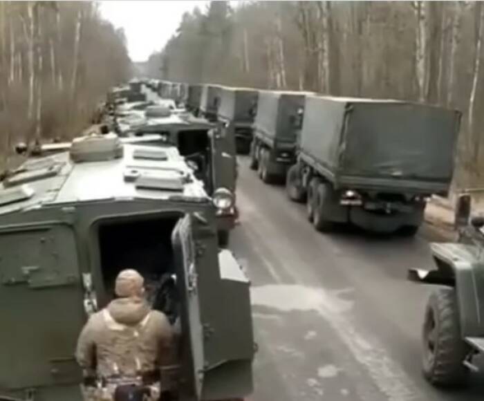 Konvoi tentara Rusia sebelum lakukan serangan besar-bearan. (Instagram/Infokomando)