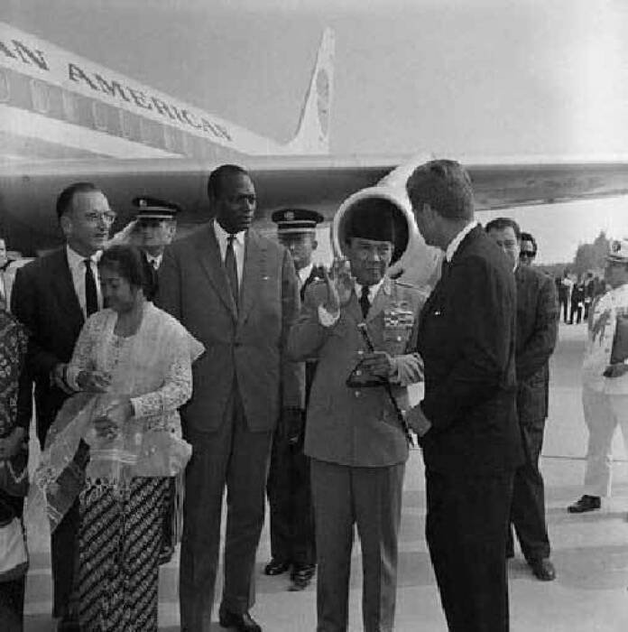 Presiden Soekarno menemui JFK. (Istimewa).