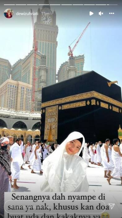 Dewi Zuhriati minta Fuji yang sedang umrah doakan Bibi Ardiansyah dan Vanessa Angel 
