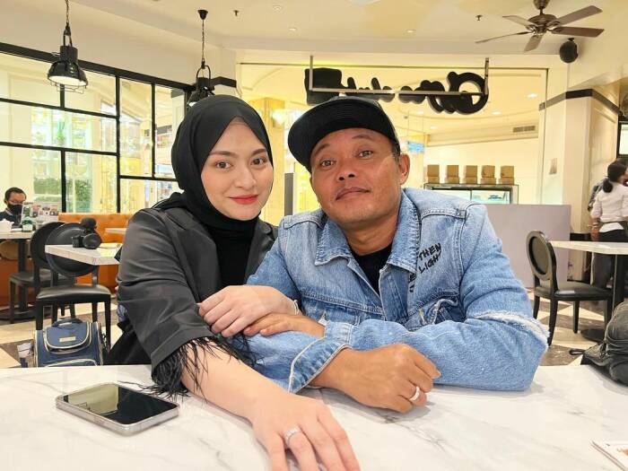 Nathalie Holscher keguguran