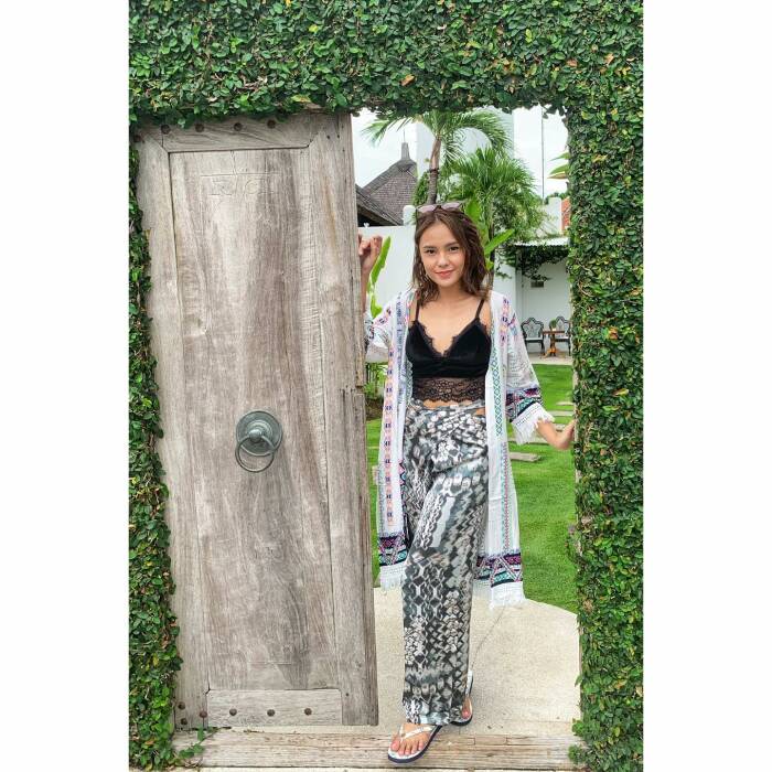 ide outfit ala presenter olahraga angie ang