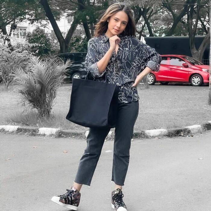 ide outfit ala presenter olahraga angie ang