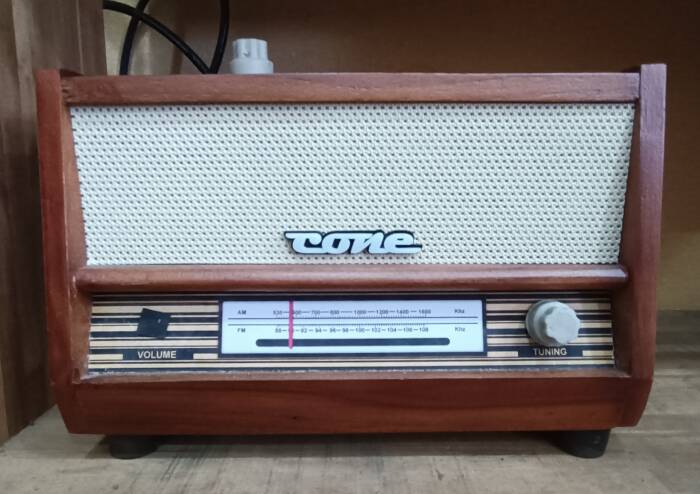 Keren! Kepala Sekolah Ini Ciptakan Radio Vintage Dengan Teknologi ...