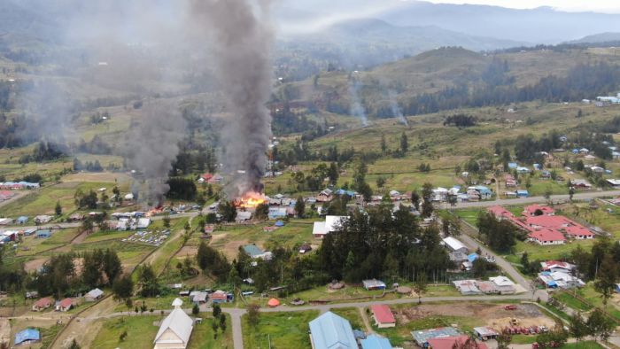 KKB bakar rumah warga di Ilaga, Kabupaten Puncak, Papua.