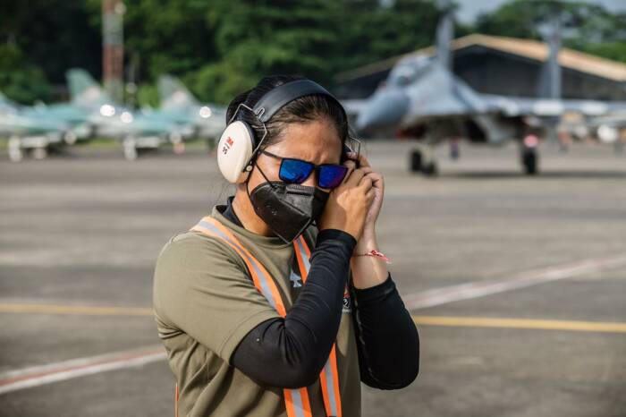 Cerita Ida Ayu Perempuan Pertama Teknisi Pesawat Tempur F16 Indozone