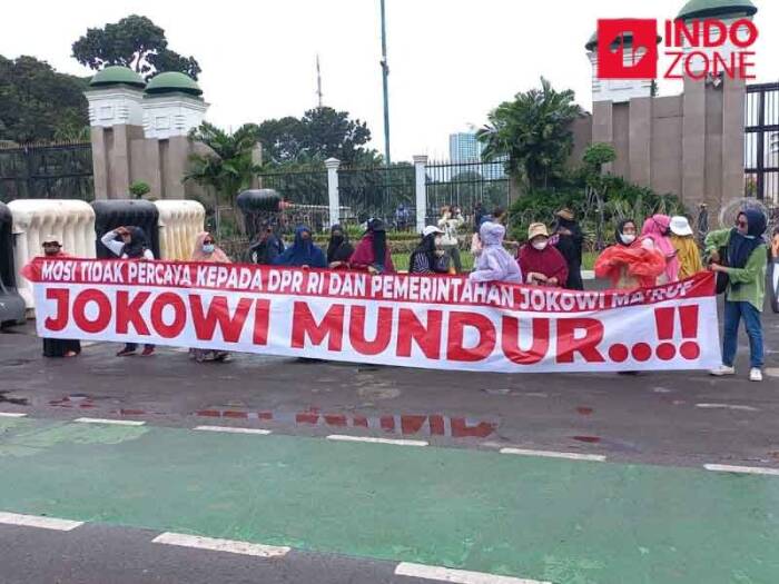 Massa dari buruh, mahasiswa hingga emak-emak mulai datangi gedung DPR (INDOZONE/Harits Tryan) Demo, DPR