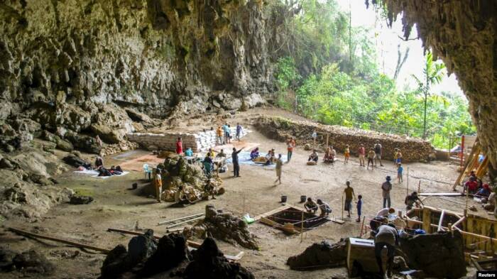 Penggalian arkeologis di gua Liang Bua di Flores. (Foto: Dok)