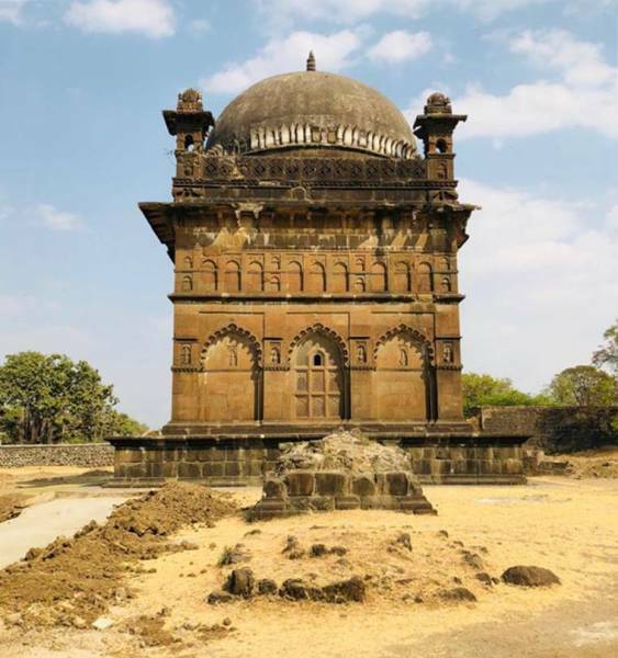 Mausoleum tempat peristirahatan terakhir Malik Ambar, yang dibangun untuknya di Khuldabad. (Foto: Rana Safvi)