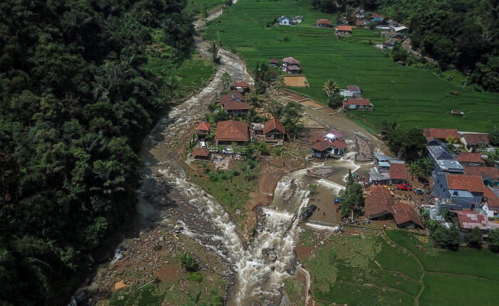Dampak banjir bandang di Citengah, Sumedang. 