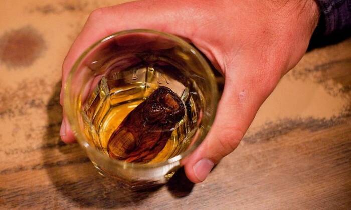 Sourtoe cocktail (instagram.com/therelocos