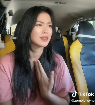 Wanita muda yang bilang 