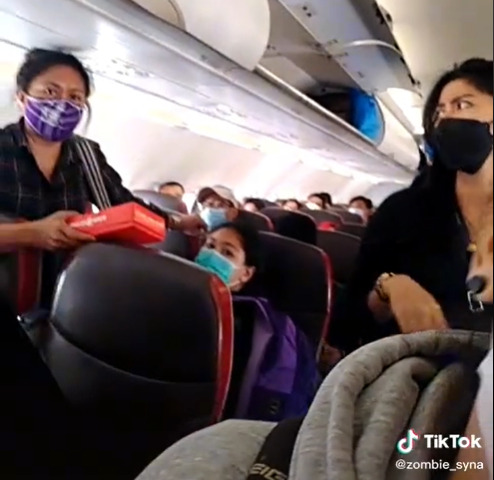 Wanita muda yang bilang 