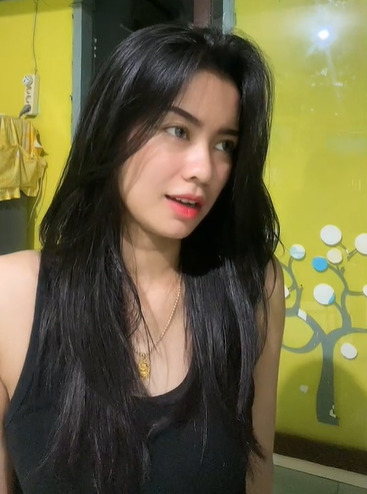 Wanita muda yang bilang 