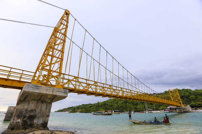 jembatan kuning bali