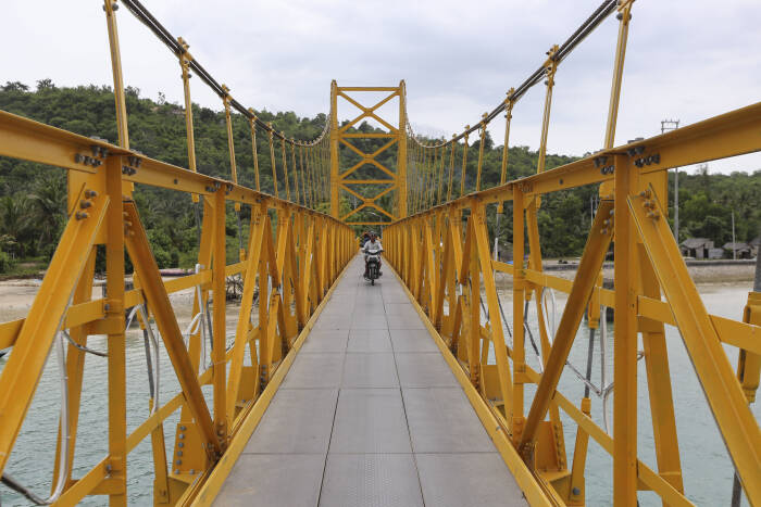 jembatan kuning lembongan