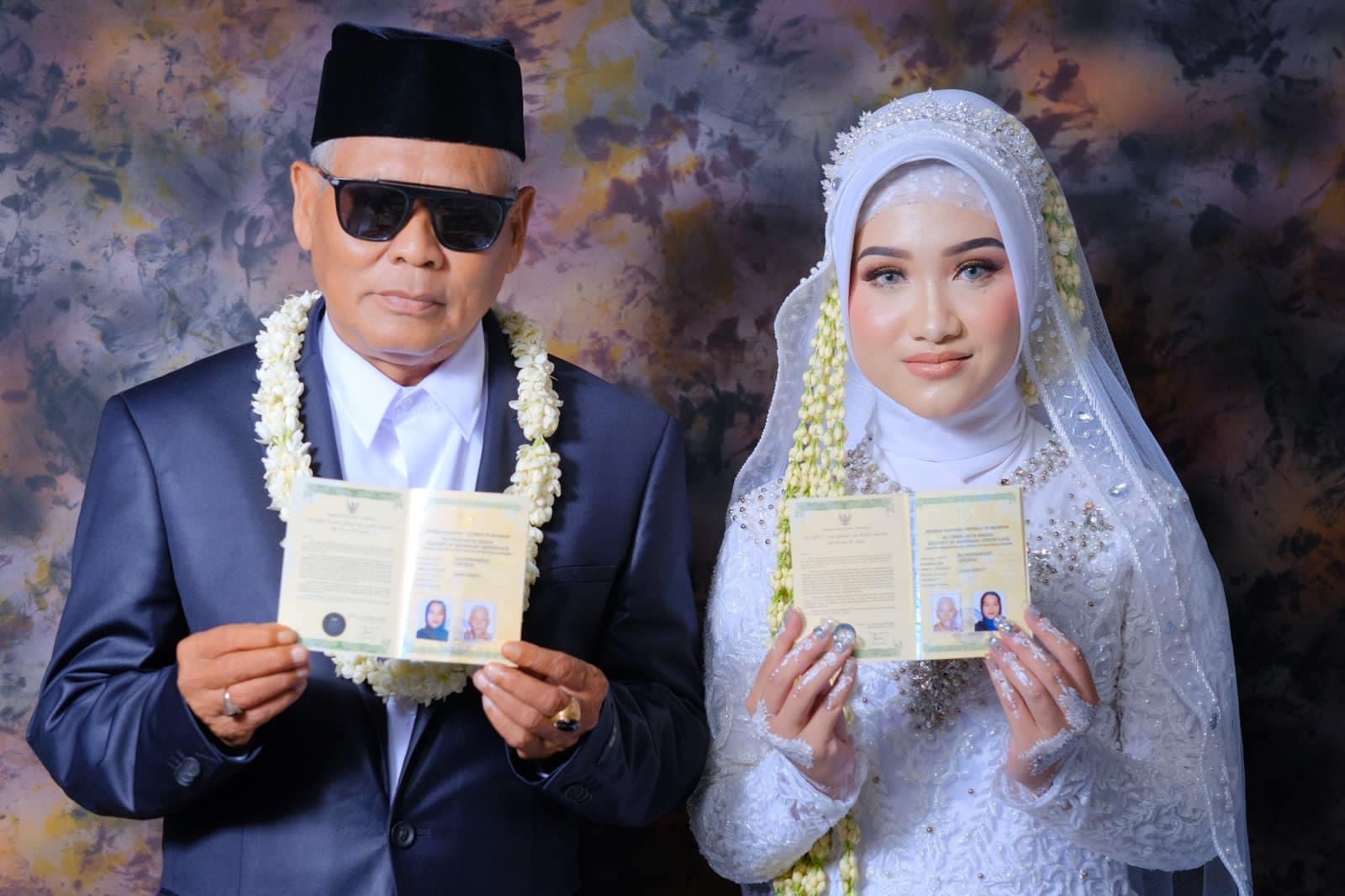 Fia Barlanti, gadis 19 tahun yang nikah dengan H Sondani, kakek berusia 63 tahun asal Cirebon. (Facebook/Nuna Lee)
