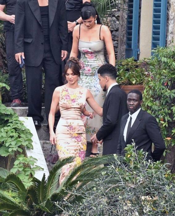 Kendall Jenner di pernikahan Kourtney Kardashian dan Travis Barker