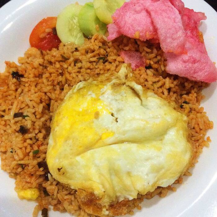 5 Nasi Goreng Terdekat Dan Terkenal Enak Di Bandung, Wajib Dicoba ...